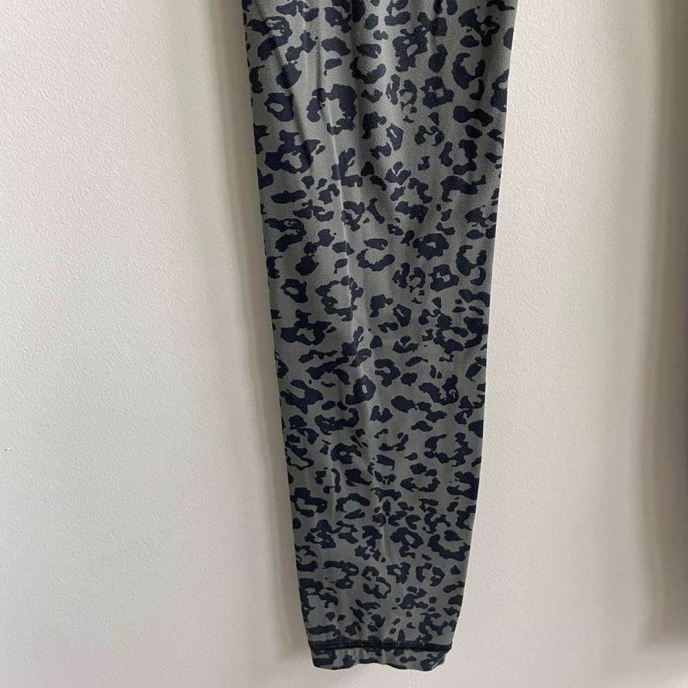 Athleta Leopard Elation Ultra High Rise Tight in Anthracite Gray - Picture 8 of 12